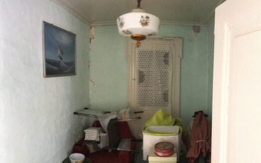 Casa tradizionale in pietra con giardino nel villaggio di tselentata
